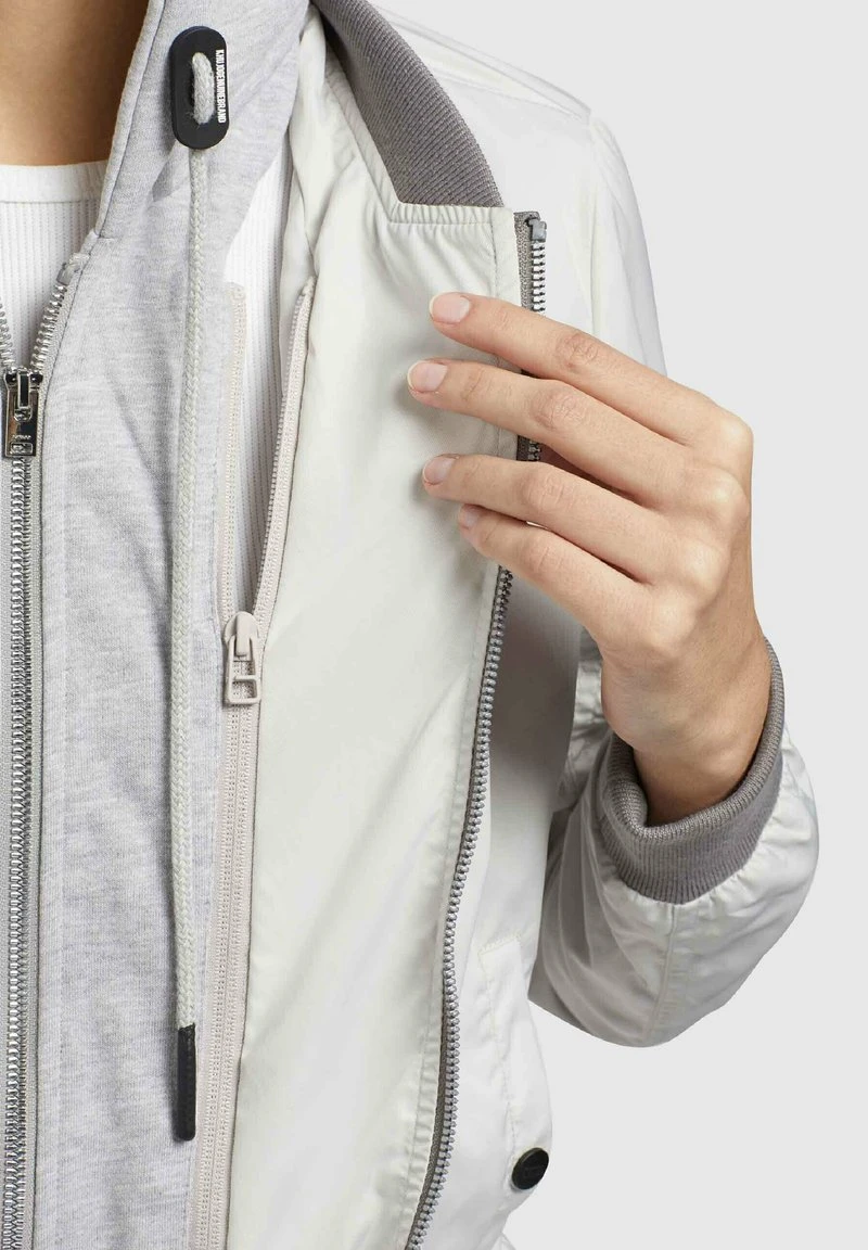 PERSEE - Chaqueta fina - hellgrau Khujo PERSEE - Chaqueta Fina - Hellgrau, Mujer -Ofertas KHUJO Tienda 10d01ba7d37a437b945930fcf9628d59