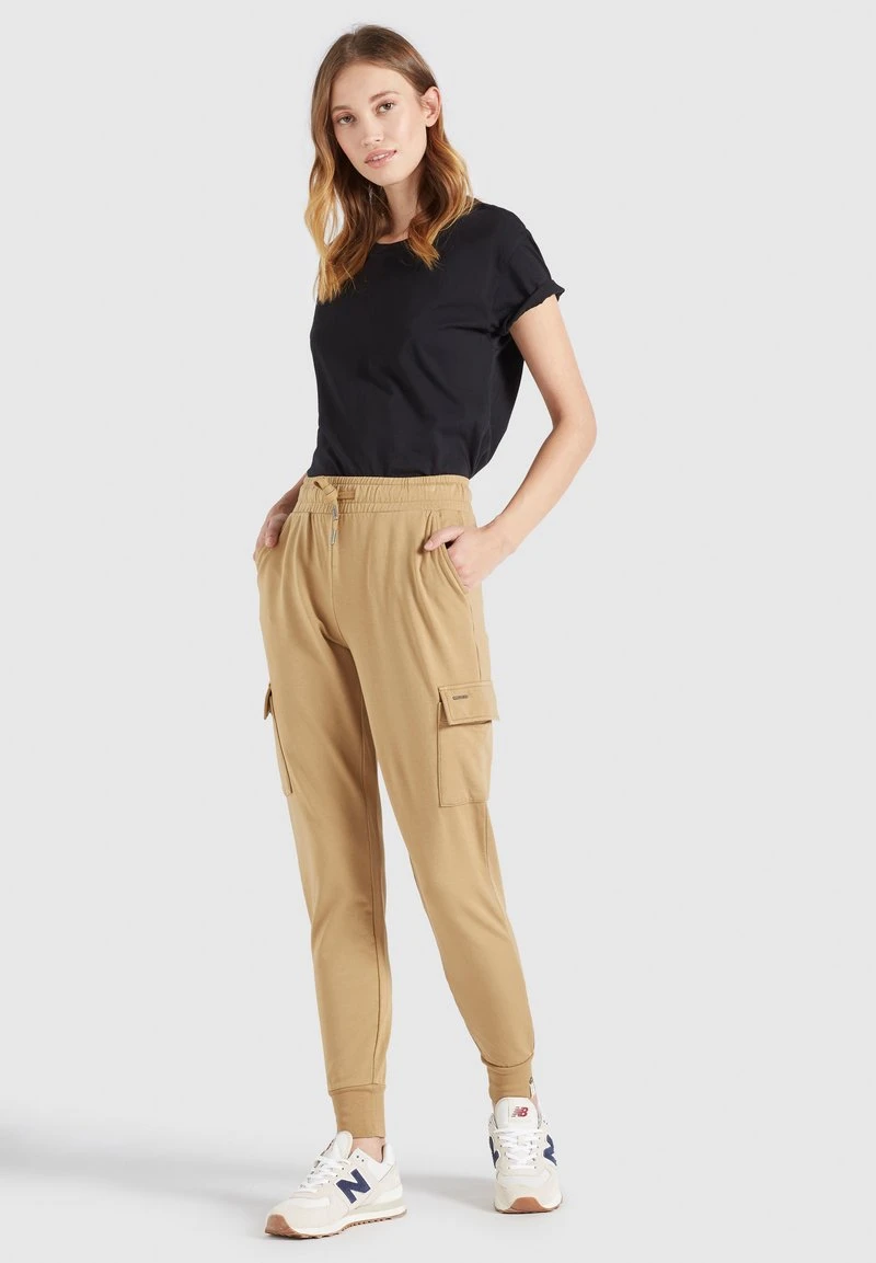 STACI - Pantalones deportivos - beige Khujo STACI - Pantalones Deportivos - Beige, Mujer -Ofertas KHUJO Tienda 4a5d691cf40a448e96c63b30d70c3564