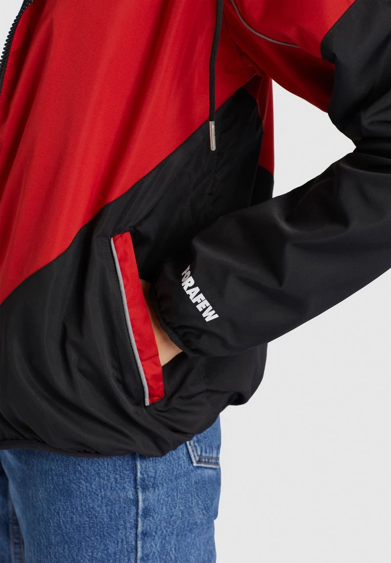 AKAMU - Chaqueta fina - black/red Khujo AKAMU - Chaqueta Fina - Black/red, Mujer -Ofertas KHUJO Tienda 76e065a3984f49aaa2478d0942e7af56